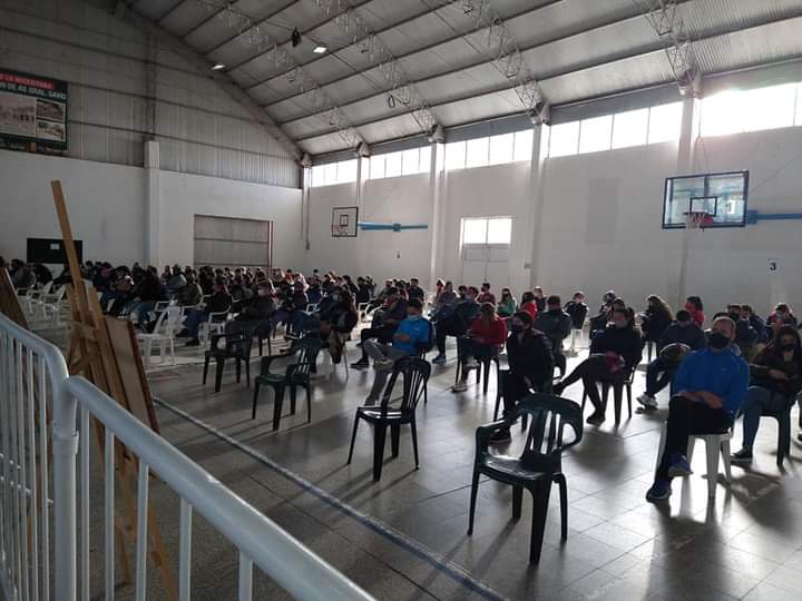 EVALÚAN LLEVAR NUEVAMENTE EL VACUNATORIO AL POLIDEPORTIVO