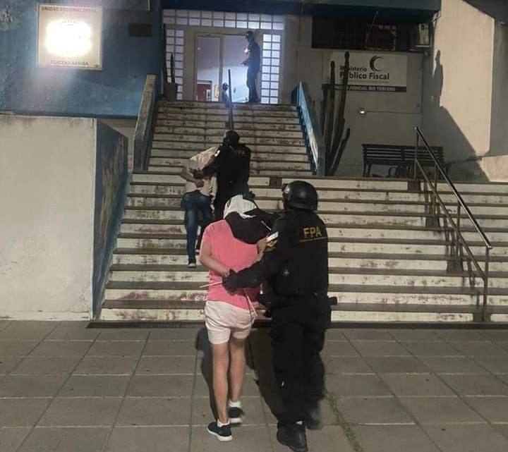 HERMANOS DETENIDOS POR COMERCIALIZAR ESTUPEFACIENTES EN DIVERSOS BARRIOS DE RÍO TERCERO
