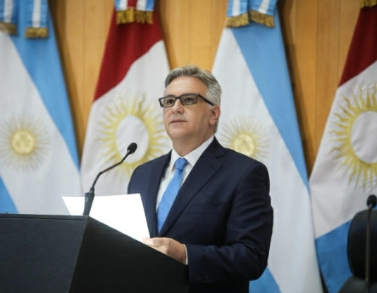 MARTÍN LLARYOLA JURÓ COMO GOBERNADOR DE LA PROVINCIA PERIODO 2023-2027