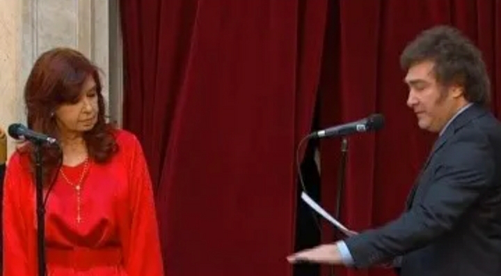 JURÓ JAVIER MILEI Y ES EL NUEVO PRESIDENTE DE LA ARGENTINA