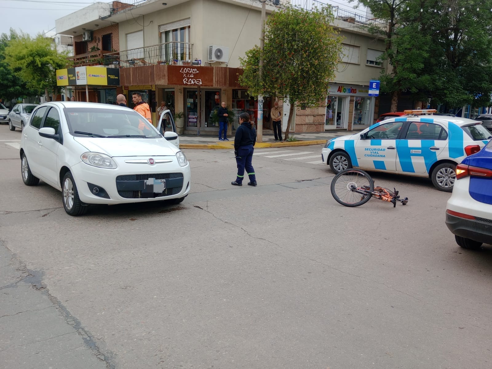 PARTE POLICIAL: ACCIDENTE DE TRÁNSITO CON UNA PERSONA DE 77 AÑOS LESIONADA