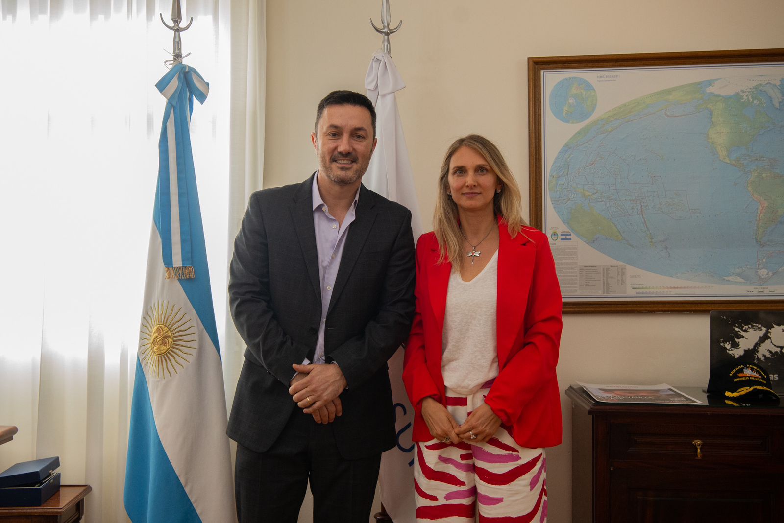 LA DIPUTADA GABRIELA BROUWER DE KONING, SE REUNIÓ CON EL MINISTRO DE DEFENSA LUIS PETRI 