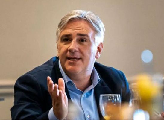 El gobernador Martín Llaryora anuncio que otorgará un bono de $ 100 mil a jubilados